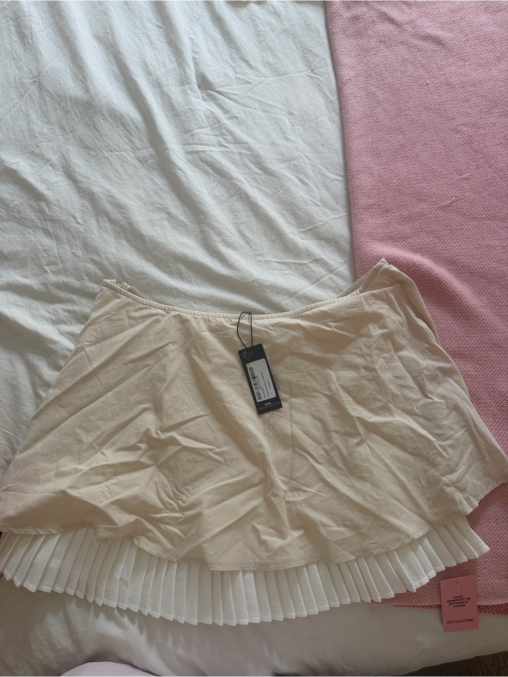 Pretty Little Thing Crème Pleated Skirt